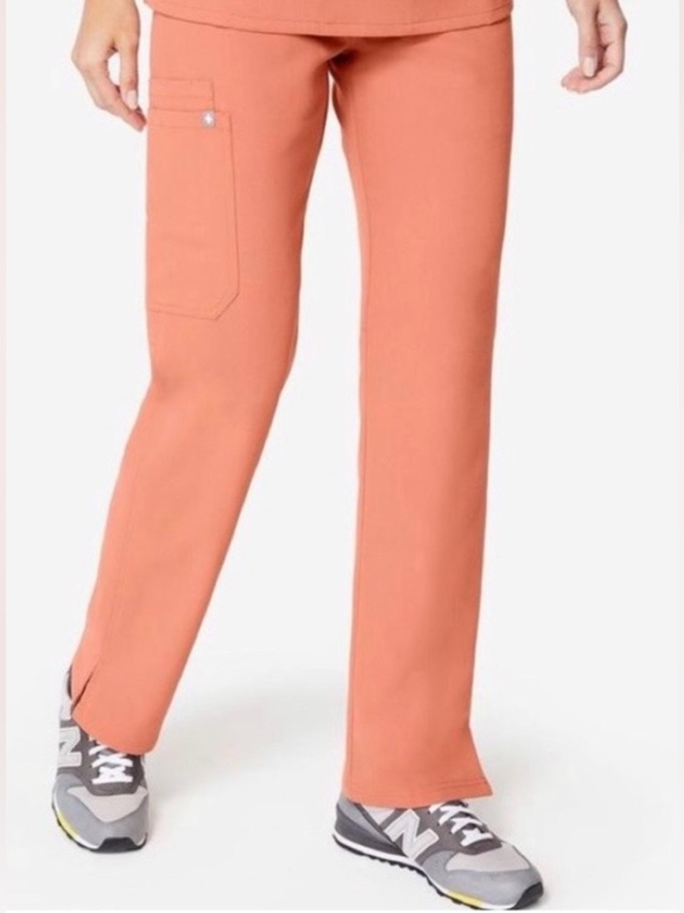 🧡FIGS Kade™ Cargo Scrub Pants. Limited Edition Color-Coral. Size-XS. NWT.
